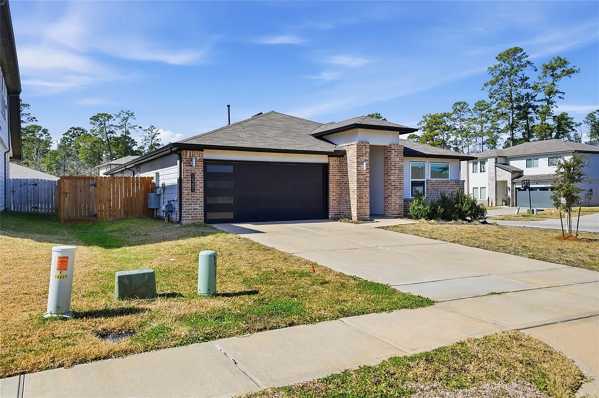Building Photo - 14251 Big Bend Dr