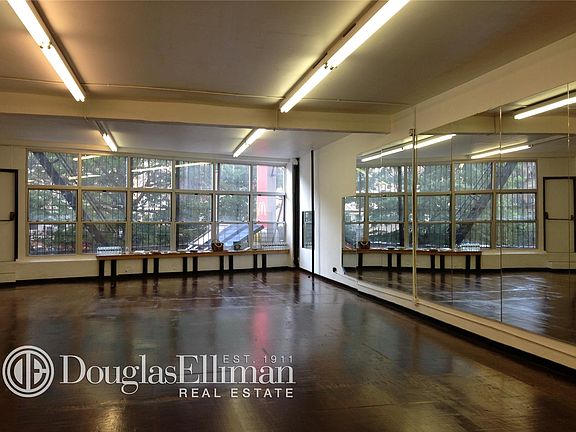 5th image of 2726 Broadway Fl 2