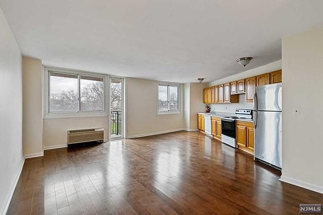 1st image of 100 Manhattan Ave APT 602