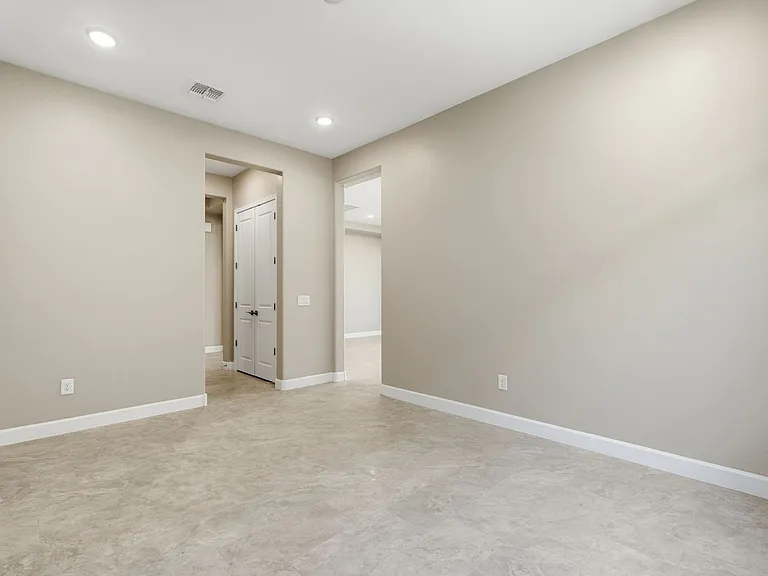 293 E Jasper Ct — Photo 17