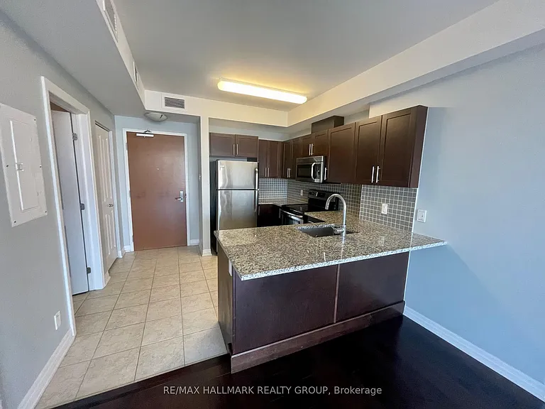 242 Rideau St #2105 — Photo 2