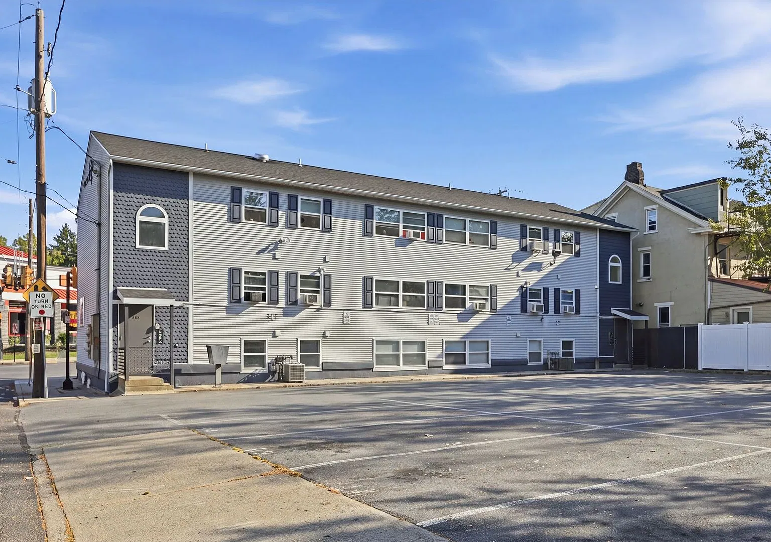 504 Broadway Ave — Photo 1
