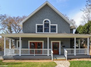1012 Chestnut St, Deerfield, IL 60015