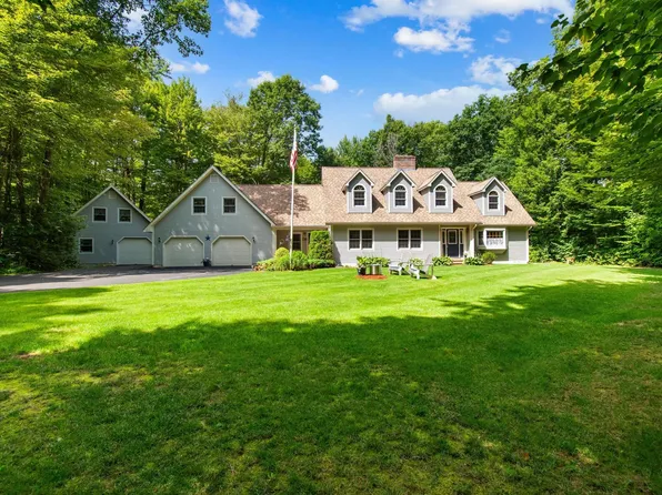 22 Lang Drive, Essex, VT 05452