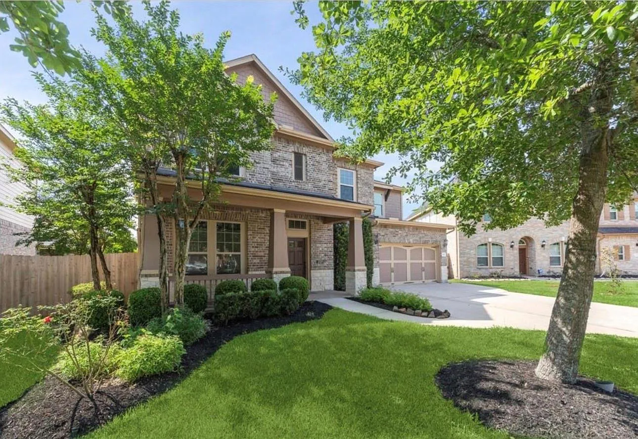 5 bed, 3.5 bath, 4226 sqft, $3,500 — Photo 1