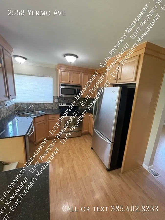 4 bed, 2.0 bath, 2200 sqft, $2,700 — Photo 3