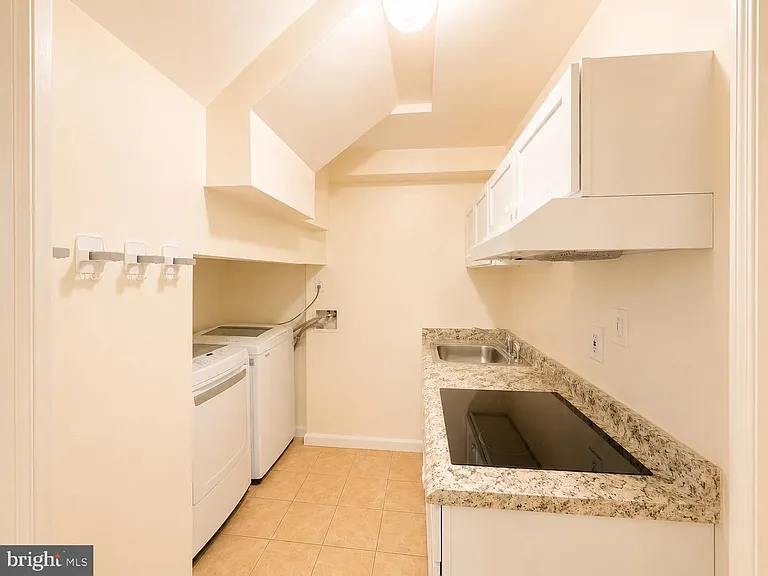 8268 Vermont Pl — Photo 25