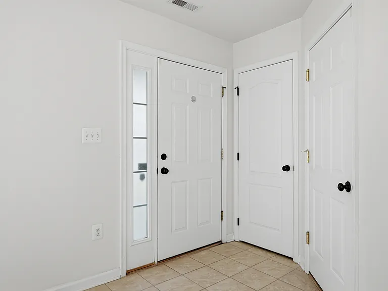 5228 Pan Tops Dr — Photo 2