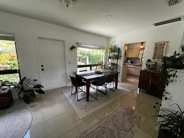 5758 SW 27th St — Photo 10