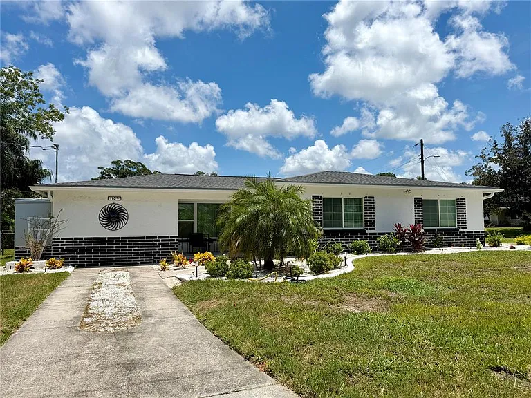 1109 S Betty Ln — Photo 1