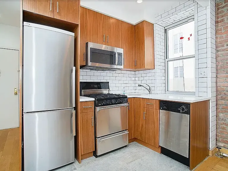 75 Baxter St #5A — Photo 5