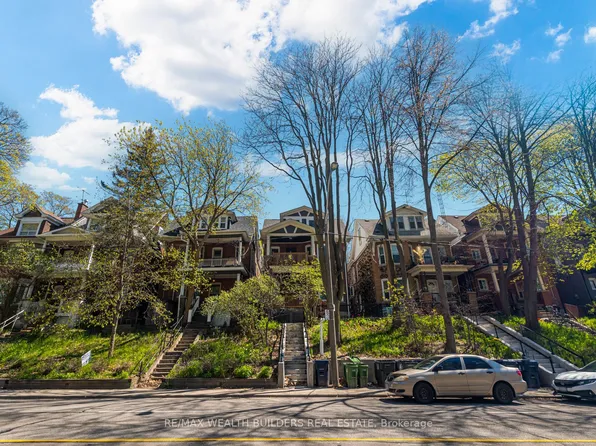 163 Parkside Dr #A, Toronto, ON M6R 2Y8