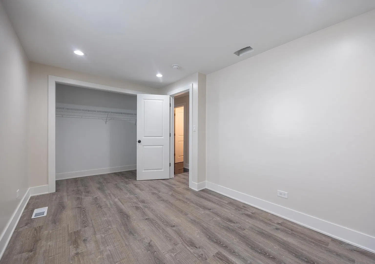 2821 N Campbell Ave — Photo 4