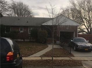296 Windsor Pkwy, Hempstead, NY 11550
