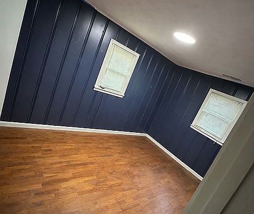 3rd image of 598 Gilchrist Rd