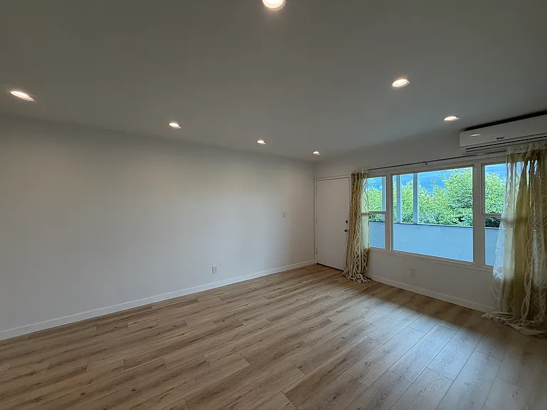1161 N Hobart Blvd — Photo 1
