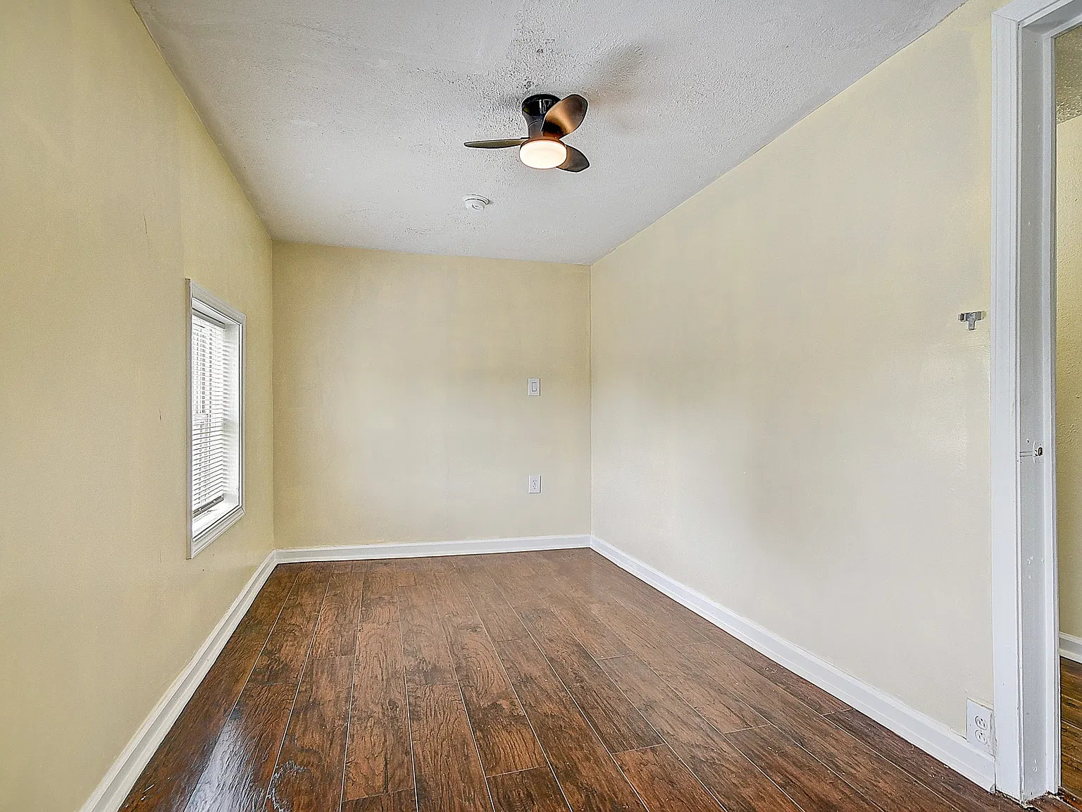 3 bed, 1080 sqft, $1,800 — Photo 4