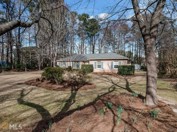 400 Little John Dr, Lilburn, GA 30047