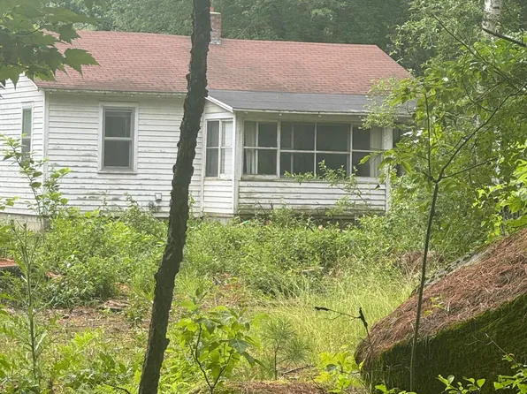 8562 N Gilmore Rd, Farwell, MI 48622