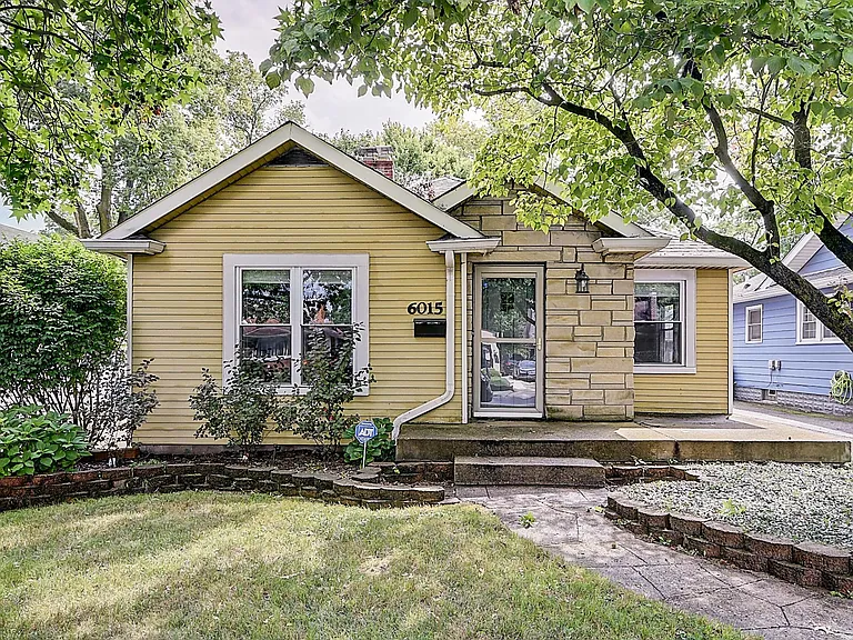 6015 Norwaldo Ave — Photo 2