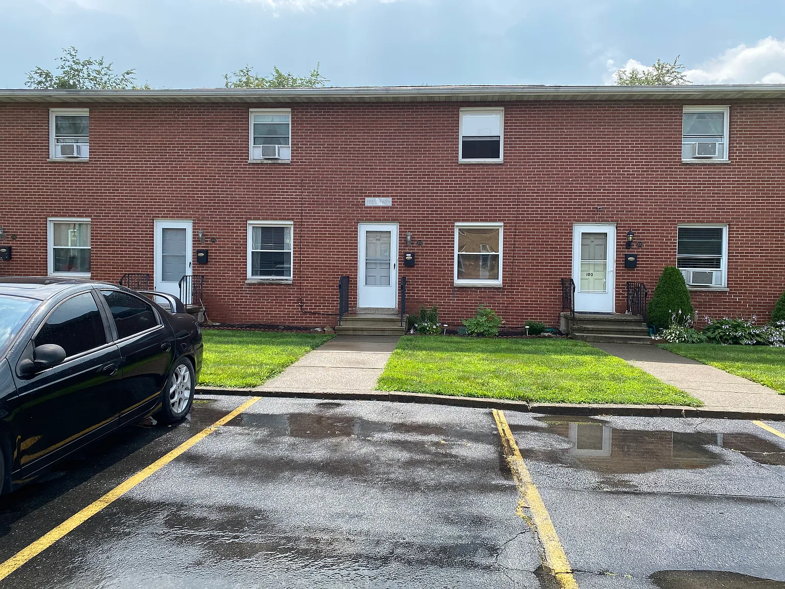 Archbald Apartments — Photo 1
