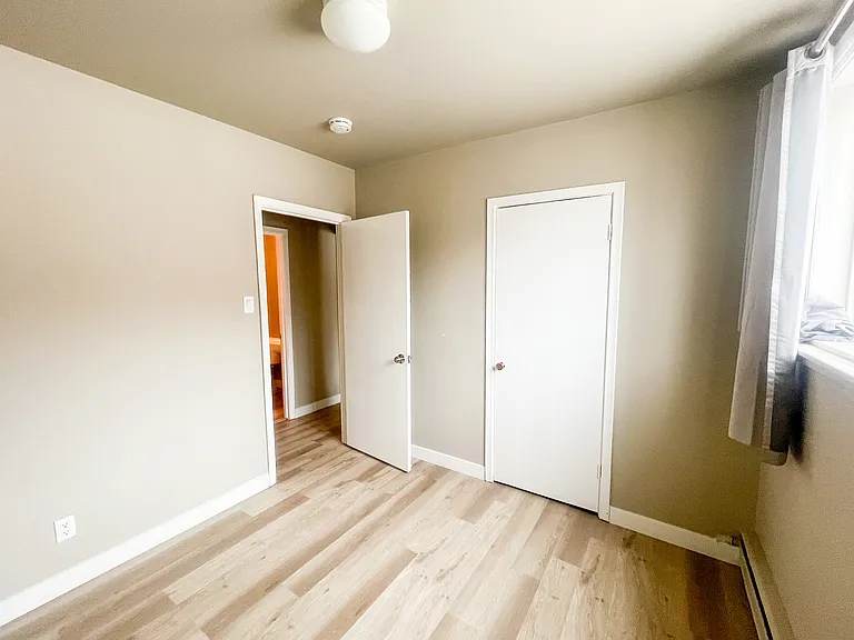 1544 Alexandra St — Photo 18