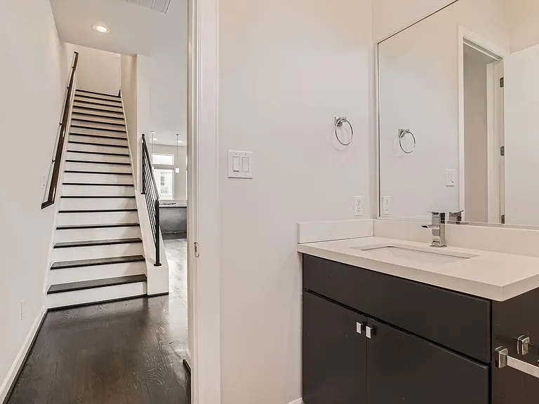 126 Pierce St — Photo 13