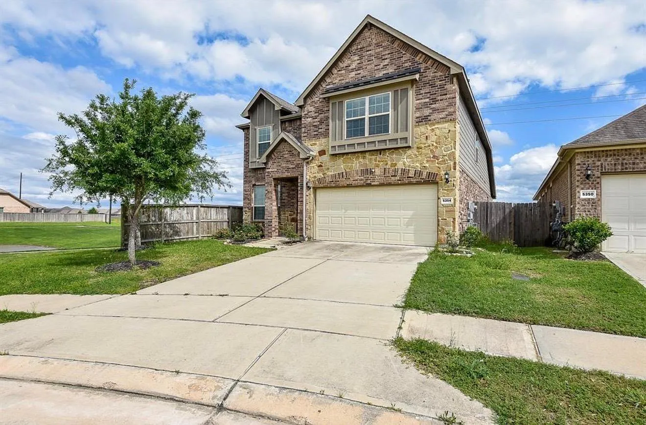 4 bed, 2.5 bath, 2684 sqft, $4,300 — Photo 3