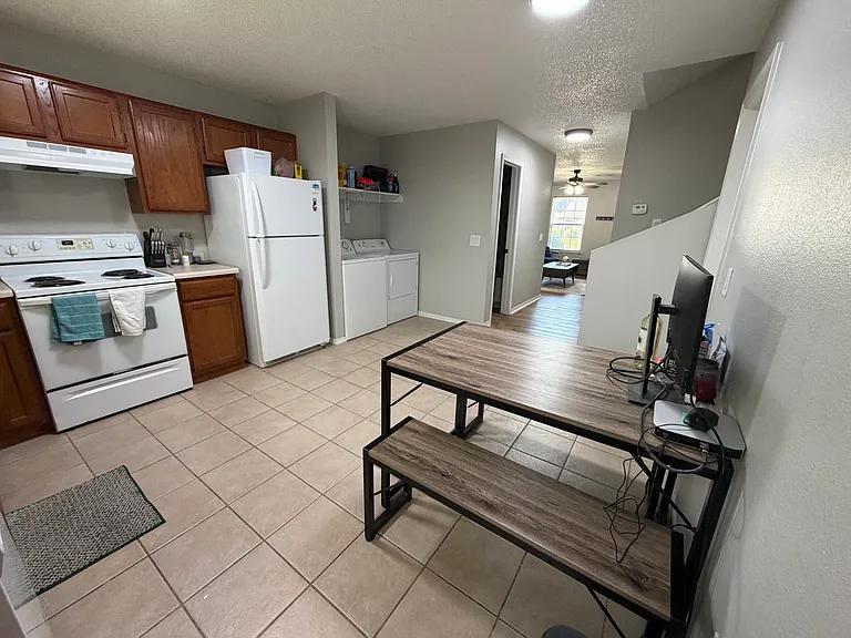 3405 SW Victoria Pl #1 — Photo 8