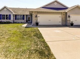 302 Piazza Ln, Chatham, IL 62629