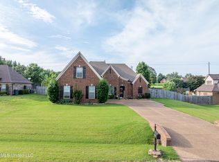 1668 Farindale Cv, Nesbit, MS 38651