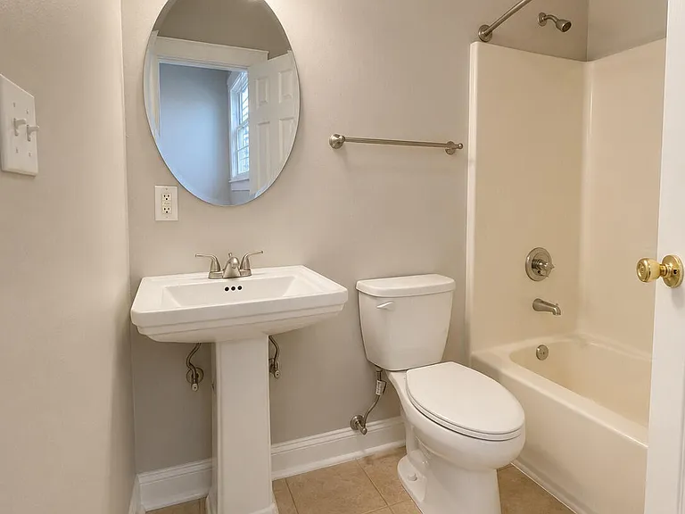 521 W Missouri Ave #13 — Photo 3