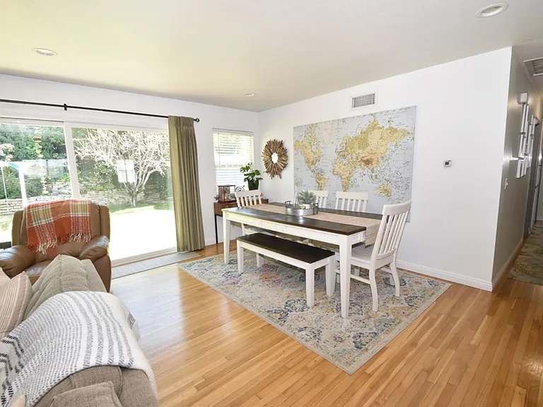 2824 Woodbine Ave — Photo 6