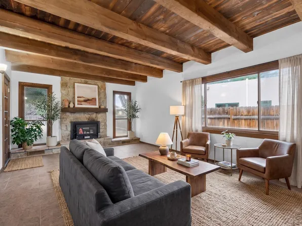 3300 La Mancha Dr NW, Albuquerque, NM 87104