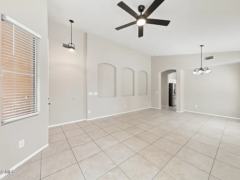 1402 E Shannon St — Photo 5