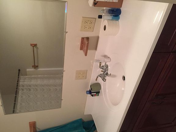 3rd image of 709 Laura Ln