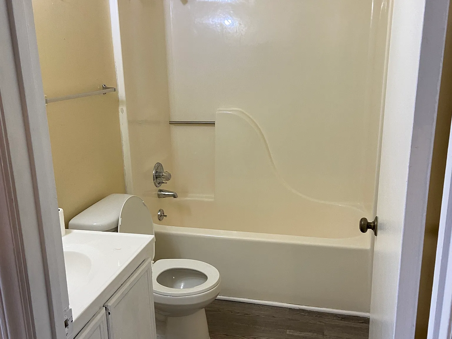 2 bed, $950 — Photo 2