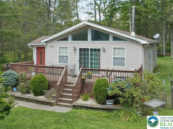 1026 Seven Nations Dr, Tobyhanna, PA 18466