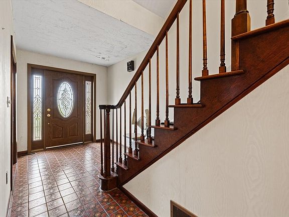 4th image of 6 Pheasant Hill St
