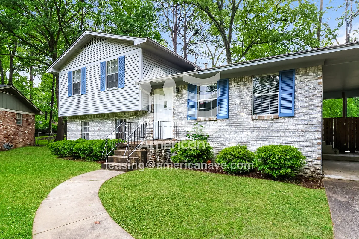 898015_002_front_view_13721501.jpg - 2 Regency Ct