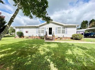 100 Old Mountain Village Dr, Hiddenite, NC 28636