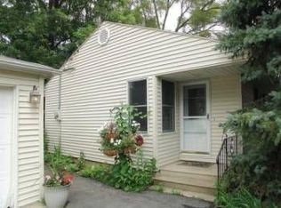 33600 N Greentree Rd, Grayslake, IL 60030