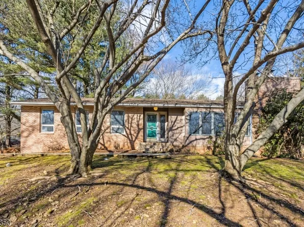 92 Naughright Road, Washington Twp., NJ 07853