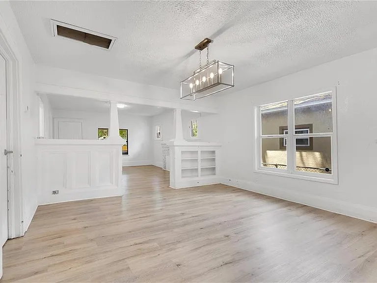 1029 Colyer St — Photo 3