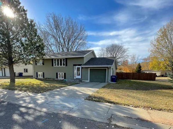 614 8th St E, Dickinson, ND 58601