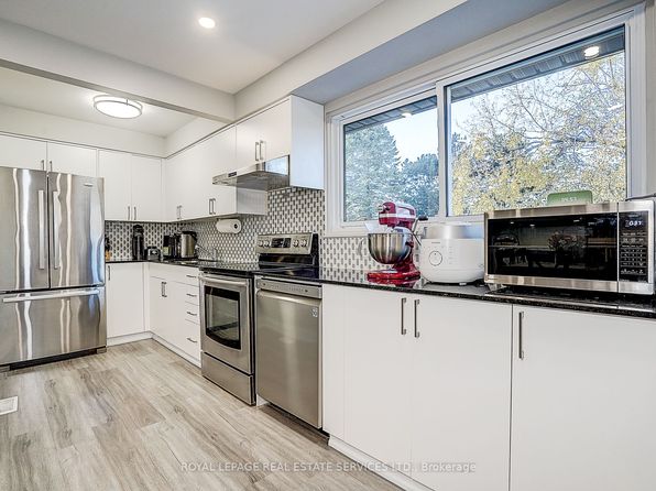 2020 Pharmacy Ave #23, Toronto, ON M1T 1H8