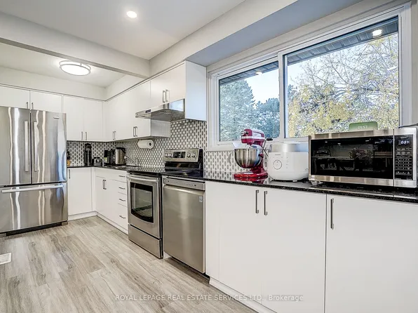 2020 Pharmacy Ave #23, Toronto, ON M1T 1H8