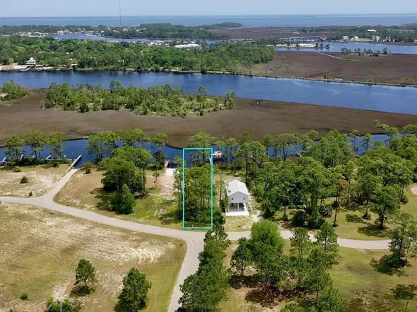 519 Shellys Loop Rd, Carrabelle, FL 32322