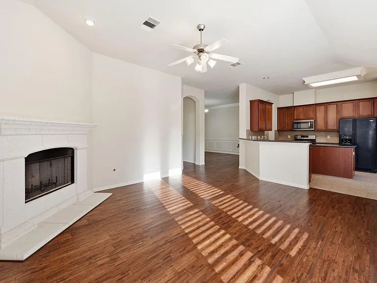 10022 Darrell Springs Ln — Photo 14