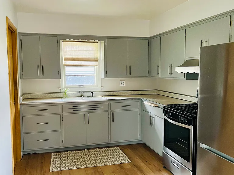 Full eat in kitchen